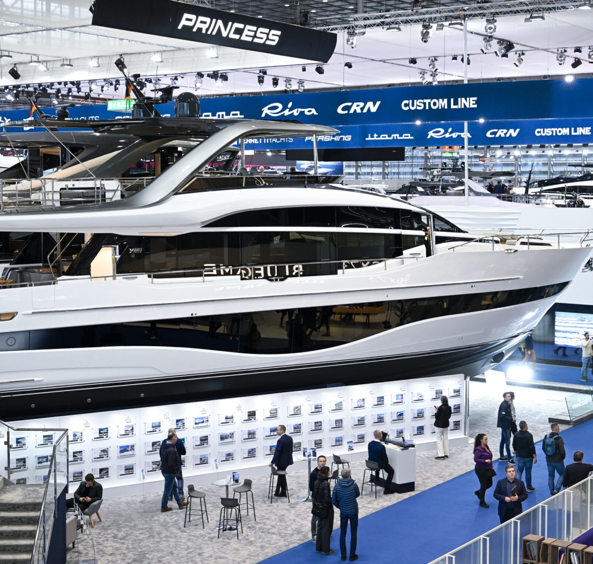 Mit mehr als 1.500 Ausstellern aus 68 Nationen auf 220.000 Quadratmetern in den Hallen 1 bis 17 ist die boot Düsseldorf vom 20. bis 28. Januar 2024 die größte Yacht- und Wassersportmesse der Welt. Sowohl Segler als auch Motorbootfahrer finden hier eine große Vielfalt an Booten, Jollen, Superboats oder Luxusyachten. Die beliebten Wassersportarten Tauchen, Surfen, Kitesurfen, Stand Up Paddling, Skimboarden oder Kanu fahren gibt es auf der boot in allen Facetten und mit dem entsprechenden Equipment. Attraktive Bühnenprogramme mit den Stars der Szene, aktuelle Trends und ein hochkarätiger Mix aus Workshops und Mitmachaktionen, sowohl für den Freizeitsportler als auch für Experten, machen die Messe weltweit einzigartig. Doch auch der Meeresschutz und innovative, nachhaltige Technologien stehen auf der boot 2024 im Fokus. In Zusammenarbeit mit der European Boating Industry (EBI) bietet das blue innovation dock ein einzigartiges Dialogformat mit politischer, wirtschaftlicher, technologischer und medialer Expertise in der Halle 10. Außerdem werden wieder zwei Leuchttürme für den Schutz der Ozeane an Bord sein. Der prestigeträchtige "ocean tribute" Award mit den Partnern Fürst Albert II. Stiftung und Deutsche Meeresstiftung sowie die "love your ocean"-Kampagne mit ihrem Stand in der Halle 11.

Das luxuriöse Highlight der boot präsentiert sich in einer weltweit einzigartigen Präsentationsform und Dichte in der Halle 6. Hier treten die schnittigen Schönheiten der Luxuswerften zum Wettstreit an.

With more than 1,500 exhibitors from 68 nations on 220,000 square meters in Halls 1 to 17, boot Düsseldorf from 20 to 28 January 2024 is the world's largest yacht and water sports fair. Both sailors and motor boaters will find a wide variety of boats, dinghies, superboats or luxury yachts. The popular water sports of diving, surfing, kite surfing, stand up paddling, skimboarding or canoeing are available at boot in all facets and with the appropriate equipment. Attractive stage programs with the stars of the scene, the latest trends and a high-caliber mix of workshops and hands-on activities, both for leisure sports enthusiasts and experts, make the fair unique worldwide. But marine conservation and innovative, sustainable technologies are also in focus at boot 2024. In cooperation with the European Boating Industry (EBI), the blue innovation dock will offer a unique dialogue format with political, economic, technological and media expertise in Hall 10. In addition, two lighthouses for ocean protection will again be on board. The prestigious "ocean tribute" award with partners Prince Albert II. Foundation and German Ocean Foundation as well as the "love your ocean" campaign with its stand in Hall 11.

“Moored” next door in the exclusive marina of Hall 6 will be the luxury yachts segment presented in a concentrated display format that is unique worldwide.